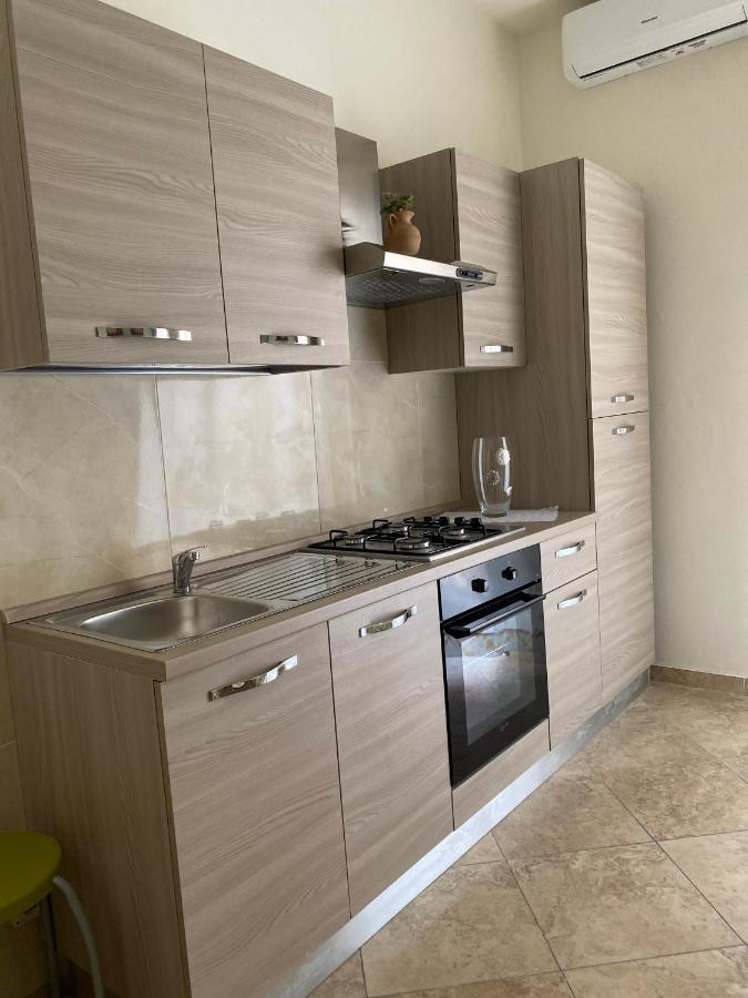 Falu Napoli Centro Camera Con Cucina E Bagno Privato Hotel Bagian luar foto