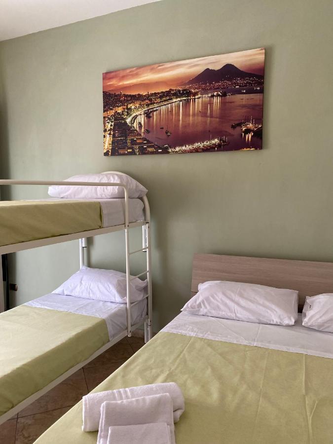 Falu Napoli Centro Camera Con Cucina E Bagno Privato Hotel Bagian luar foto