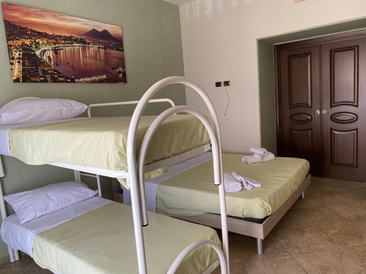 Falu Napoli Centro Camera Con Cucina E Bagno Privato Hotel Bagian luar foto