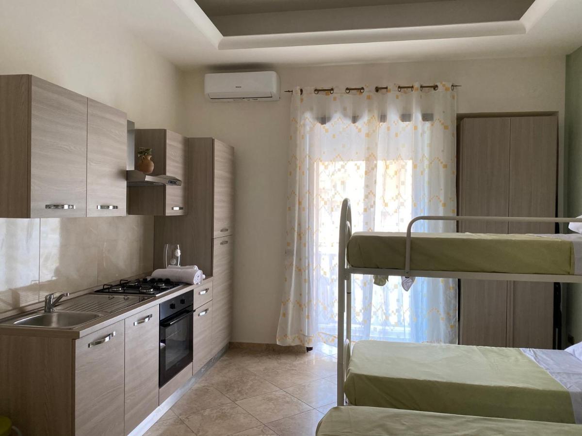 Falu Napoli Centro Camera Con Cucina E Bagno Privato Hotel Bagian luar foto