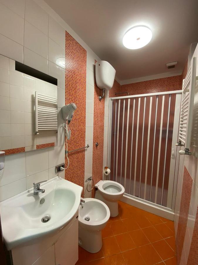 Falu Napoli Centro Camera Con Cucina E Bagno Privato Hotel Bagian luar foto