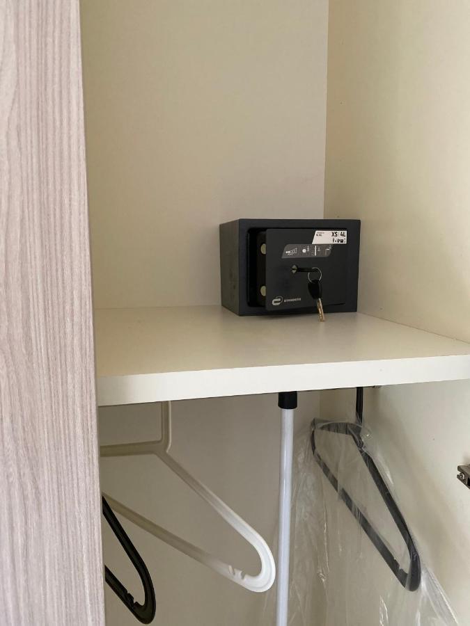 Falu Napoli Centro Camera Con Cucina E Bagno Privato Hotel Bagian luar foto