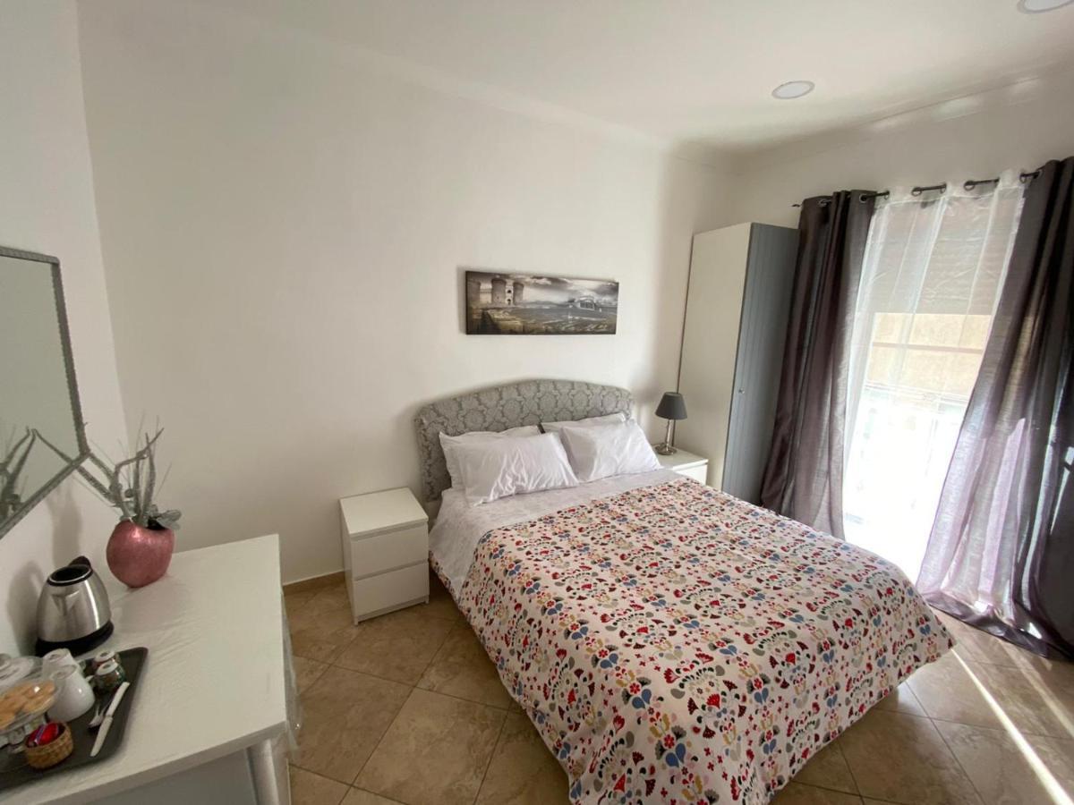 Falu Napoli Centro Camera Con Cucina E Bagno Privato Hotel Bagian luar foto