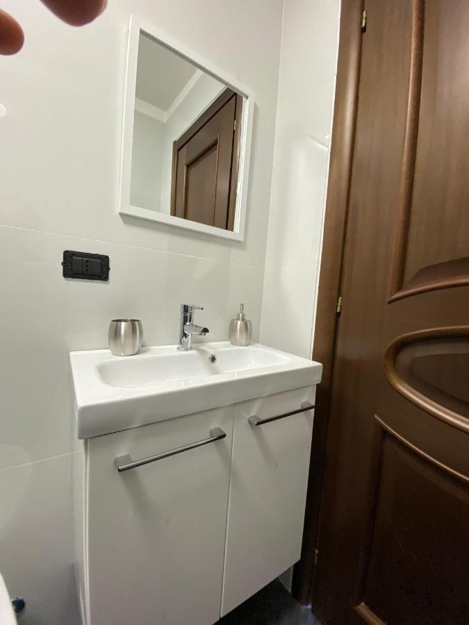 Falu Napoli Centro Camera Con Cucina E Bagno Privato Hotel Bagian luar foto