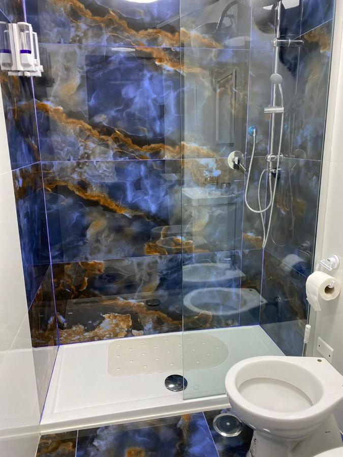 Falu Napoli Centro Camera Con Cucina E Bagno Privato Hotel Bagian luar foto
