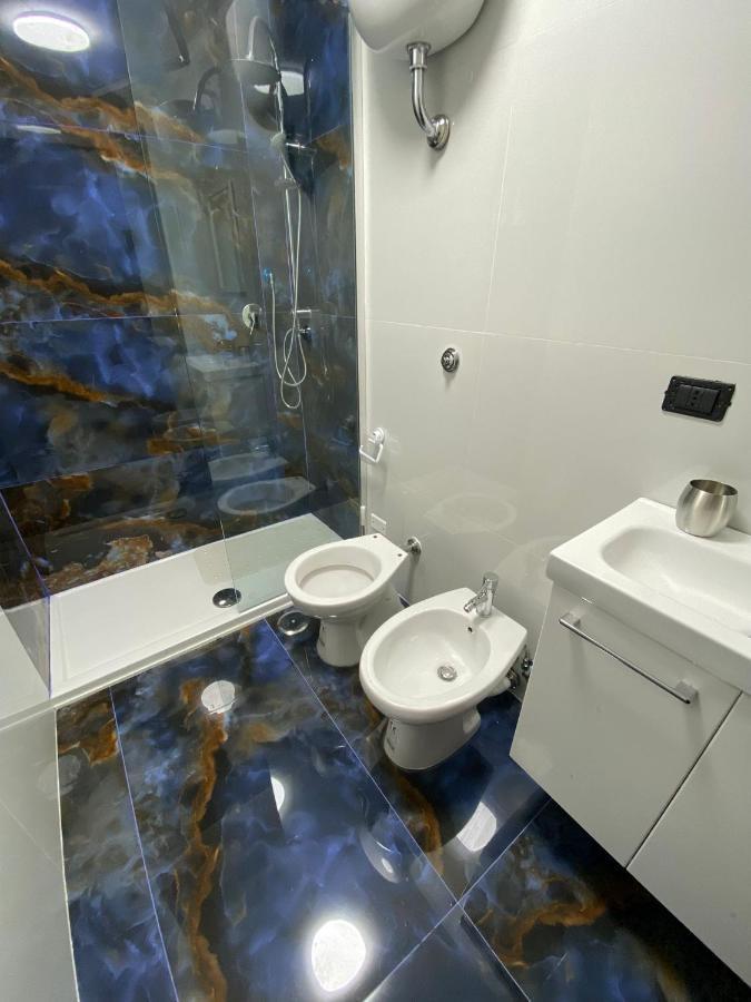 Falu Napoli Centro Camera Con Cucina E Bagno Privato Hotel Bagian luar foto